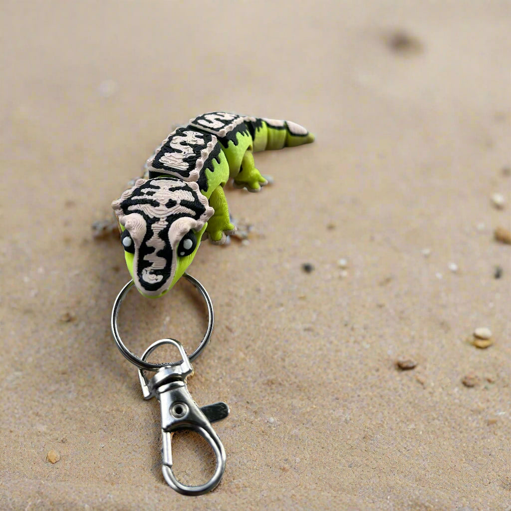 Gecko with ring